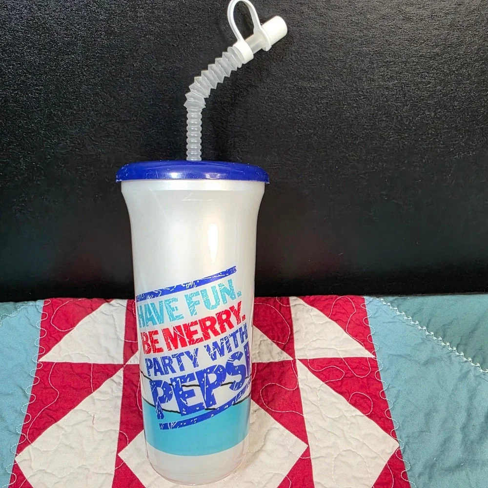 Pepsi Plastic Tumbler‎ 32oz White Vintage 90s Penguin Skating Sport Quart Straw